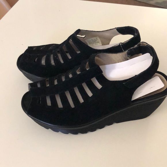 Skechers Black Wedges Size 7 - Picture 2 of 4